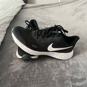 Nike Revolution